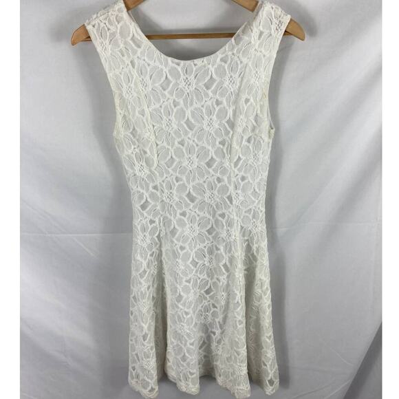 Everly White Sleeveless Dress size medium - Picture 1 of 5